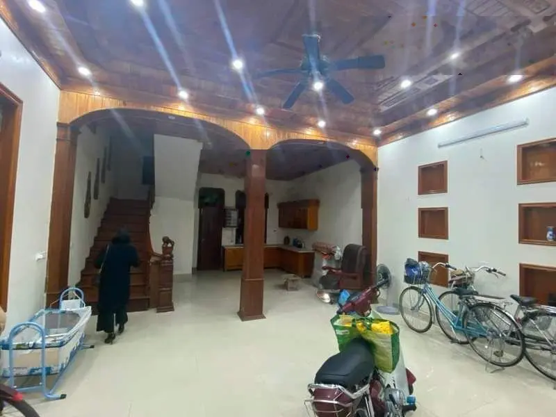 Bán nhà mặt phố đường Lý Thái Tông, giá tốt 4,74 tỷ VND, diện tích 54m2, hướng Đông