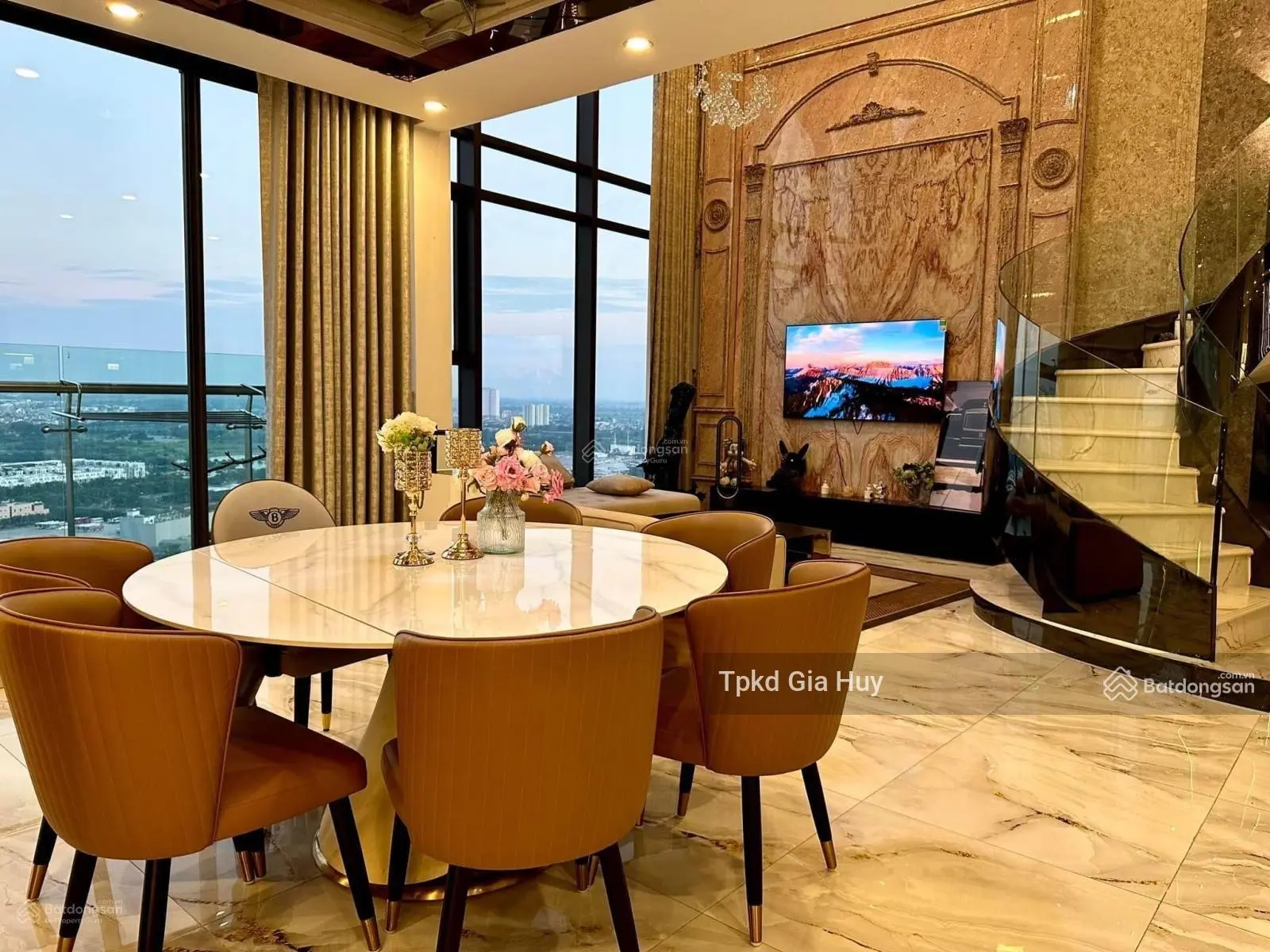 Cần bán Skyvila 220m2, full đồ, view siêu đẹp tại Vinhomes Metropolis. LH 0888.61.8818