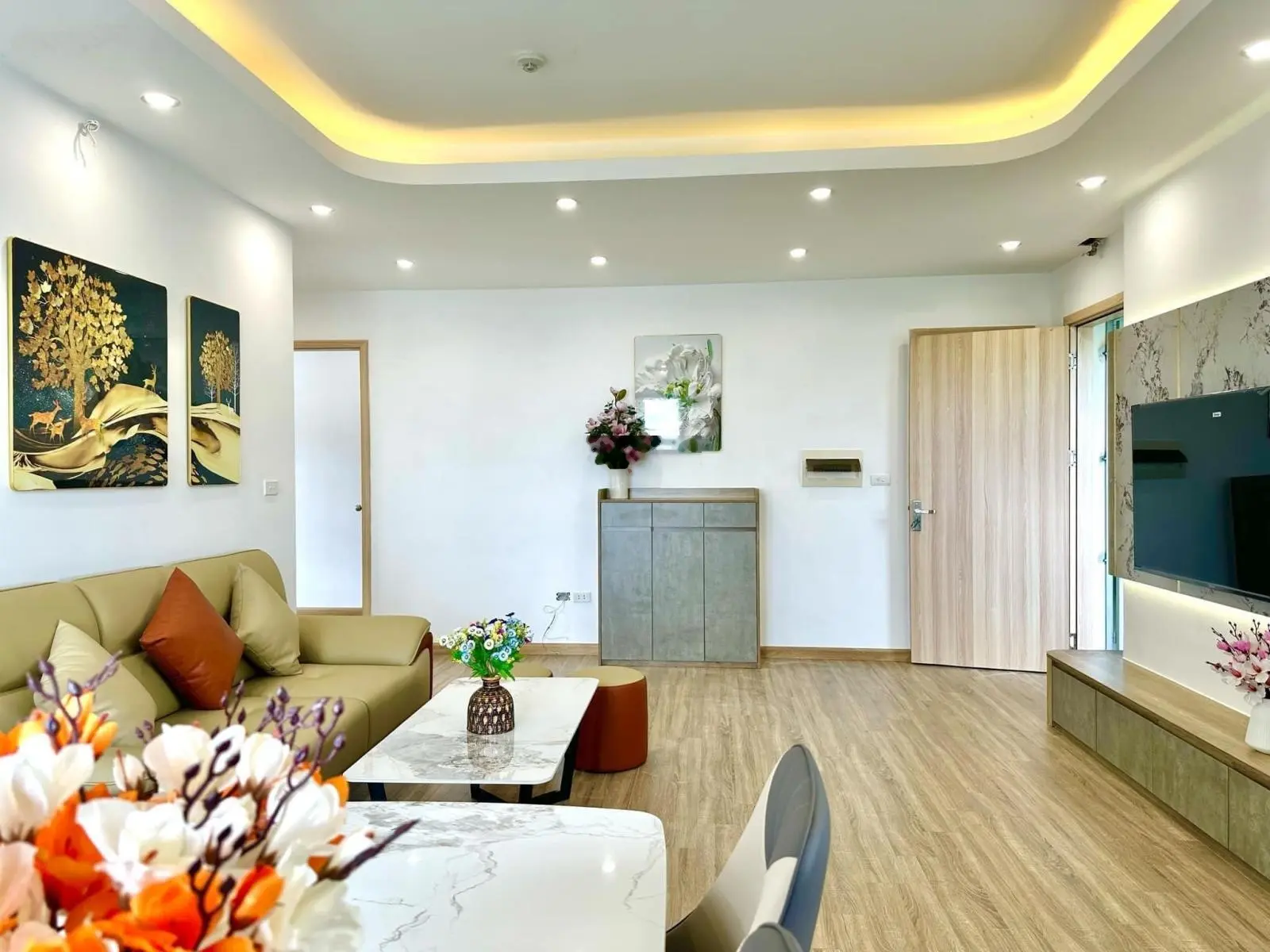 Chính chủ bán căn hộ ban công view hồ 77m2 đủ nội thất cực thoáng mát giá nhỉnh 2 tỷ