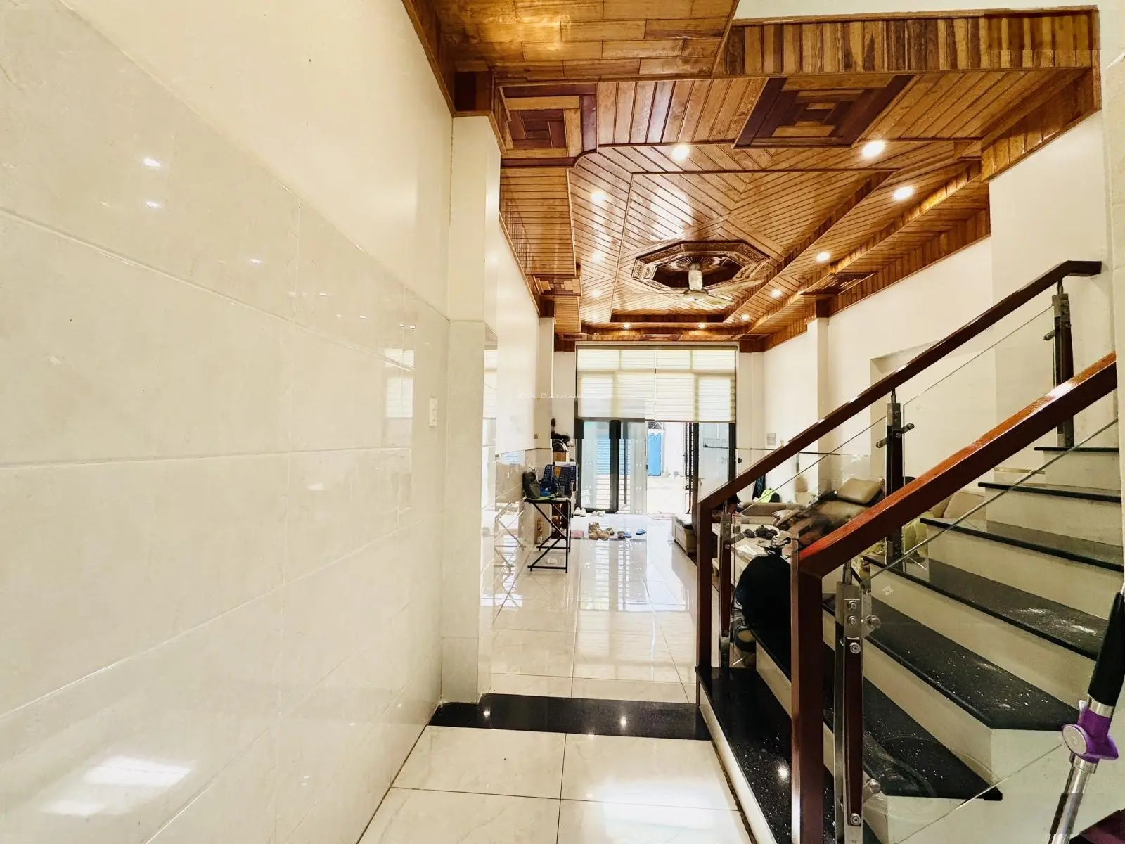 Chuyển nơi ở cần bán nhà đẹp 3 tầng 61m2 Oto tận cửa gần Vành đai 2, Ga Metro khu dân trí cao 7.2Tỷ