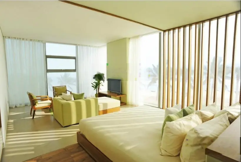 Giá sụp hầm! Căn Fusion Suites 1PN tầng cao ngay mặt biển Mỹ Khê Đà Nẵng full nội thất, sổ hồng sẵn