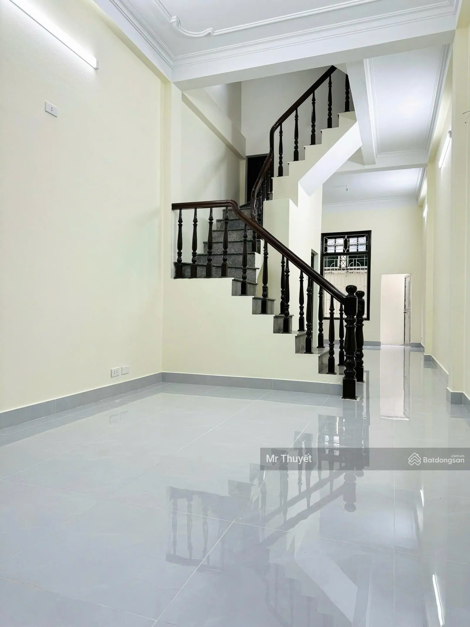 Cực hiếm! dân xây 40m-4 ngủ-phân lô quân đội-ô chờ thang máy-ô tô qua nhà-gần việt pháp hơn 8 tỷ