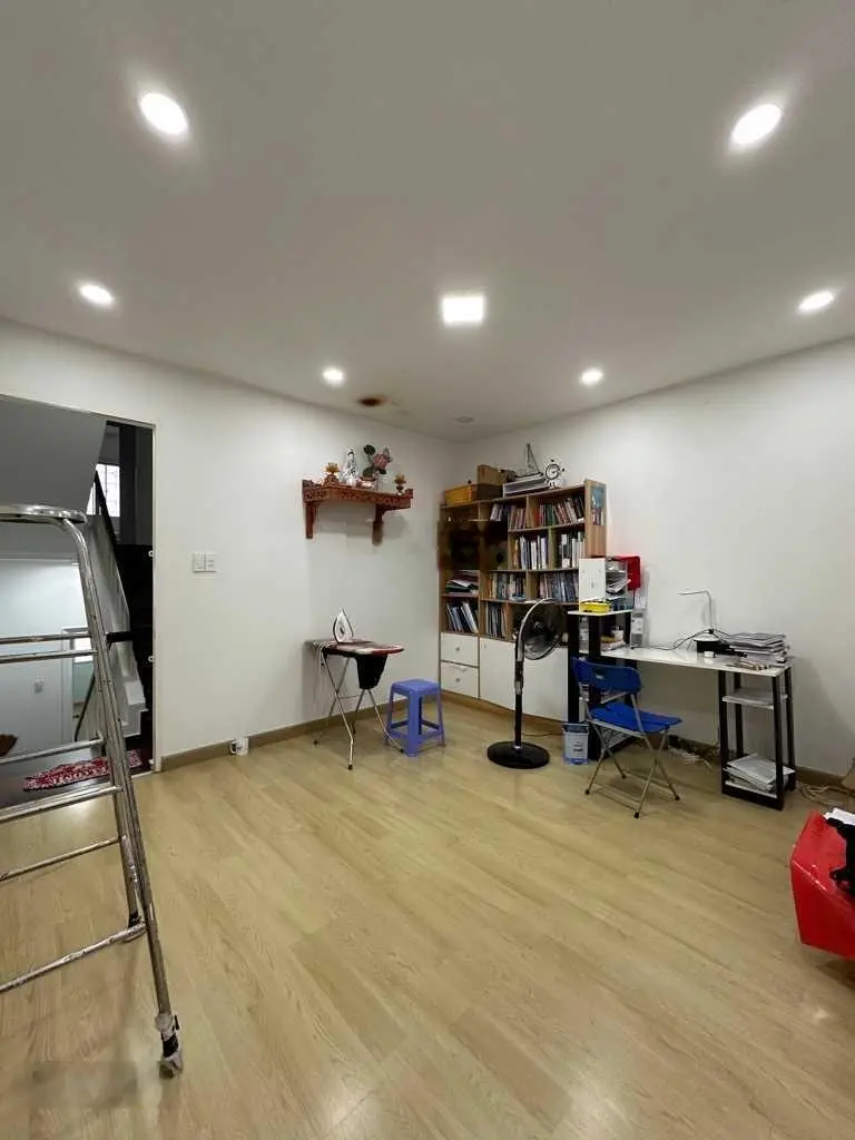Hiếm, nhà VIP 2 mặt hẻm 6m trước sau, Nguyễn Hồng Đào, 4 tầng, vuông A4