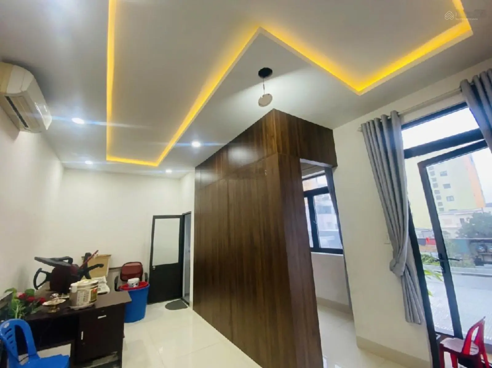 Bán nhà 3 tầng đường Chính Hữu lô góc kẹp kiệt, DT 130m2, ngang 5m, ngay phố du lịch, giá 14 tỷ5 TL