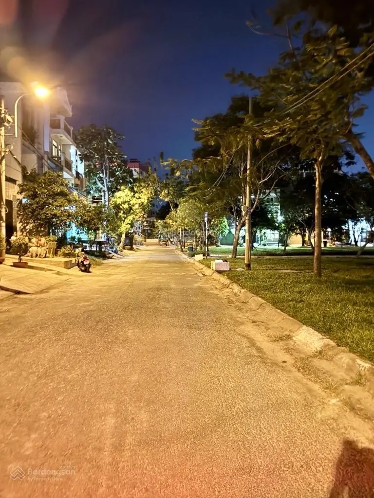 MT Khu Nam Hùng Vương Bình Tân view công viên 4 tầng 90m2 - 4.5*20m - 4PN oto ngủ trong nhà 9.5 tỷ