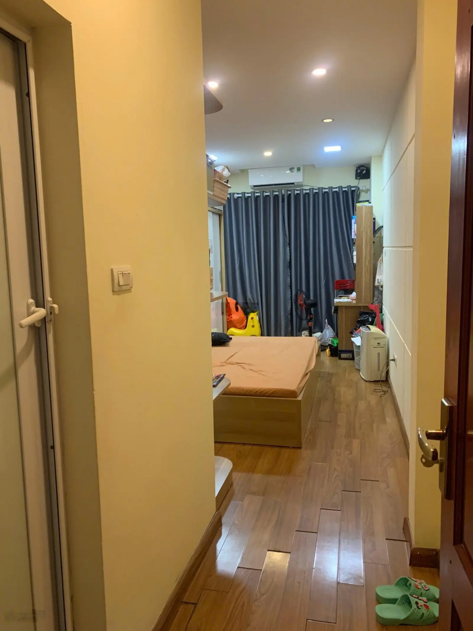 Hiếm! Bán Nhà Dịch Vọng, Cầu Giấy 35m2, 5 Tầng, ngõ thông, gần phố, nhà dân xây. Nhỉnh 6 tỷ