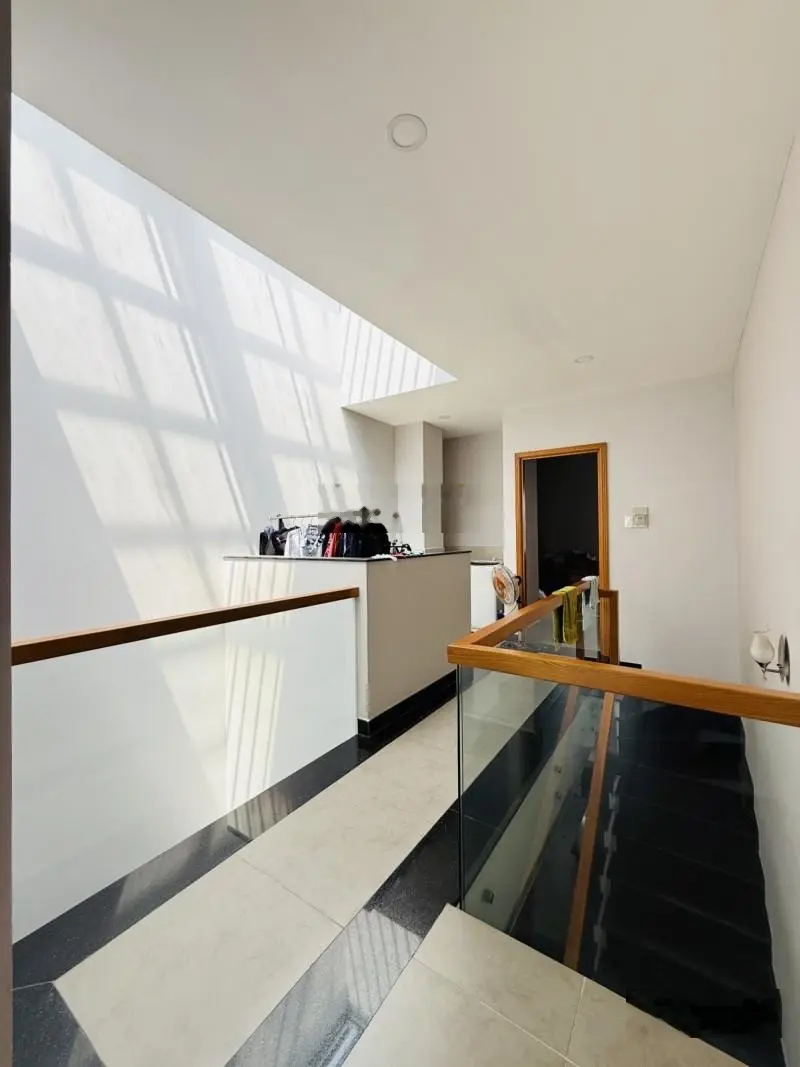 Hẻm xe hơi ngay siêu thị, 4 tầng 52m2 (5.3m ngang), gần Phạm Văn Đồng