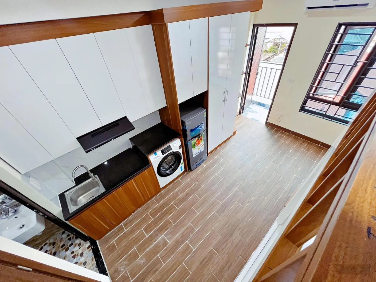 Hợp lý! Tòa CHDV Vũ Trọng Phụng 70.8m2*7T thang máy 25 phòng KK, đủ PCCC, gần phố, dòng tiền 7%/năm