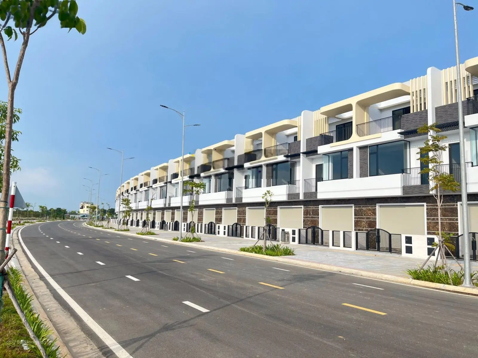 Dự án The Light City, giá tốt nhất từ chủ đầu tư từ 37tr/m2. Chiết khấu lên đến 10%. LH 0383 759 ***