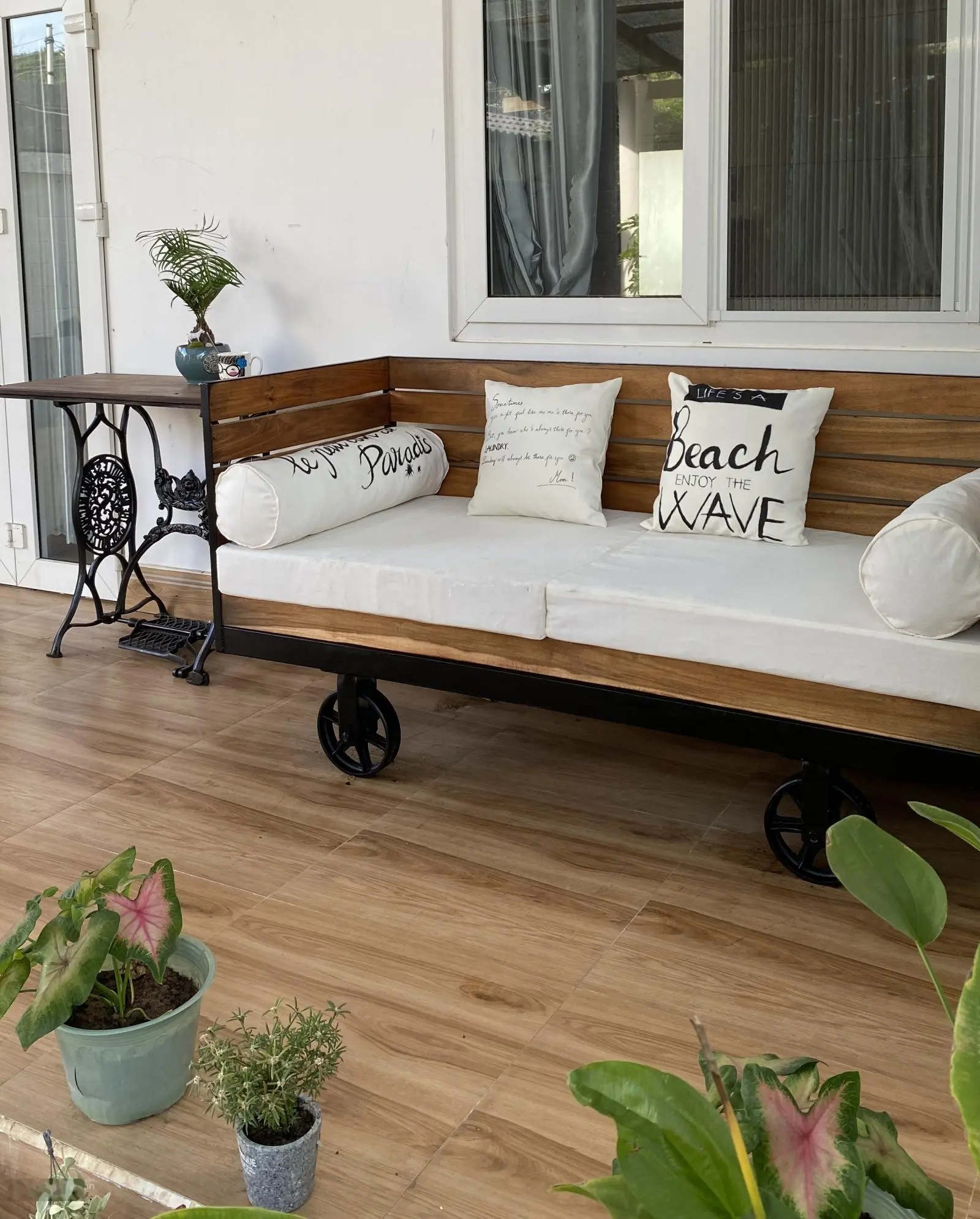 Bán nhà biệt thự Đơn Lập Mặt Tiền Biển - Sổ Hồng Lâu Dài - View Đẹp Hiếm Có, cách Novaworld 3 km