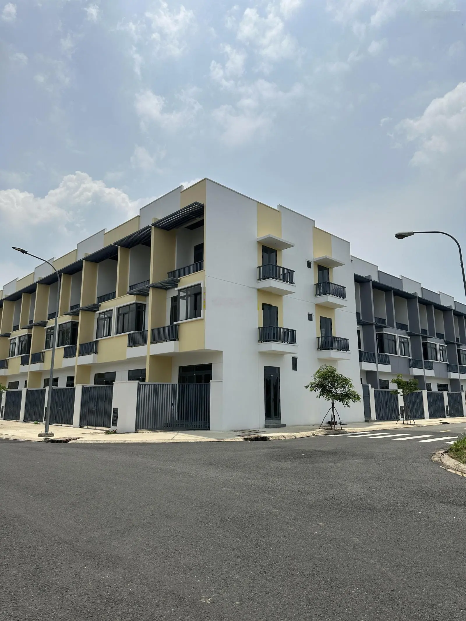 Nhà 1 trệt 1 lửng 64m2 giá chỉ 1.2 tỷ ngay KCN Phước Đông, sổ sẵn sang tên ngay cho thuê 12tr/tháng