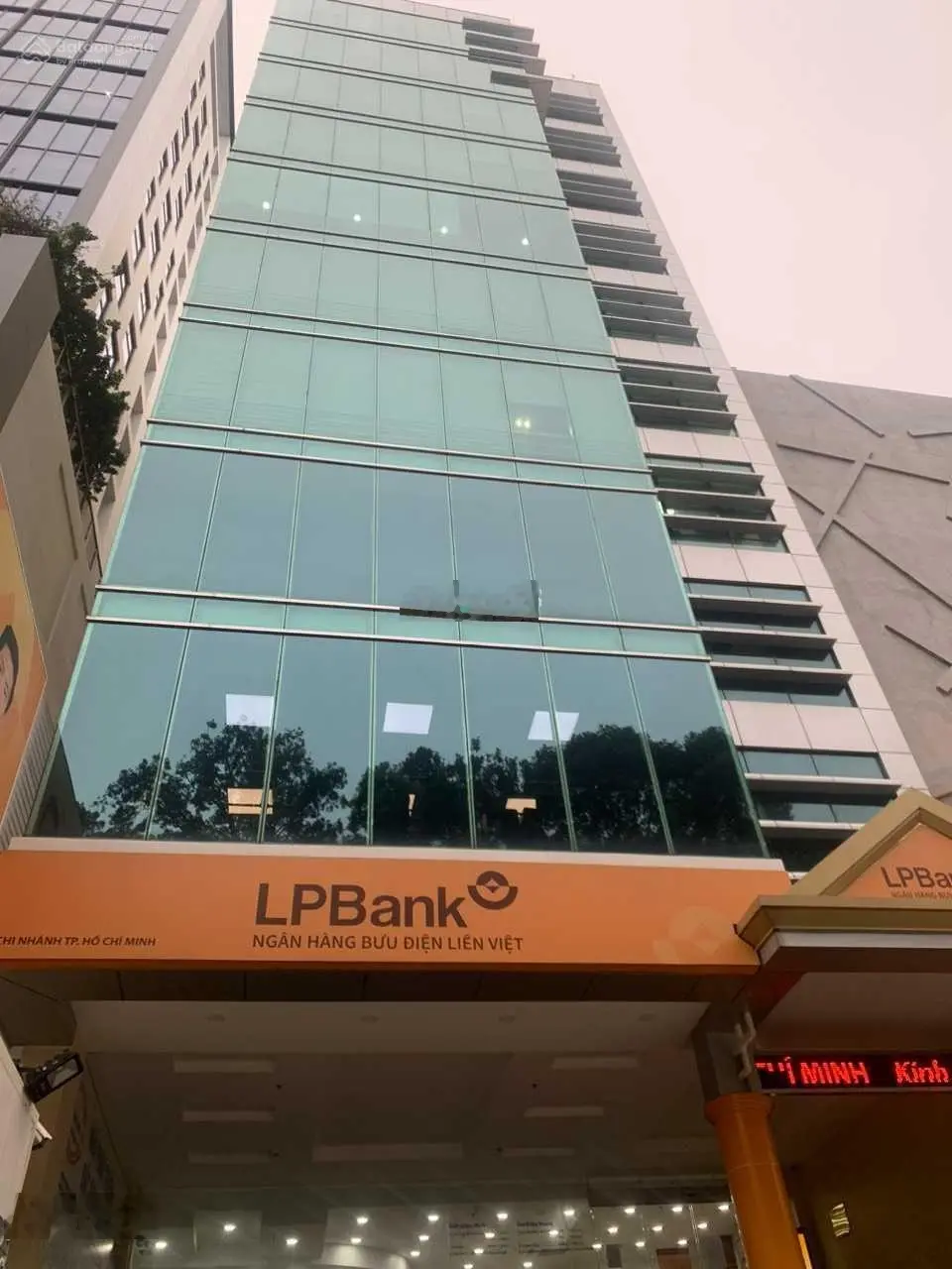 Bán tòa nhà MT Cách Mạng Tháng Tám,phường 6, Quận 3. DT 10x25m - HĐT 5000 triệu/th