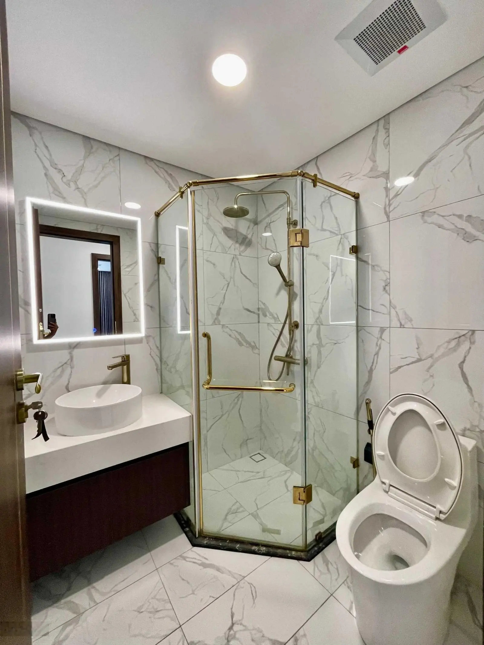 Bán gấp giá lỗ căn 3 phòng ngủ 3WC Sunshine Sky City. Giá: 5.3 tỷ. Nội thất chủ đầu tư mới 100%