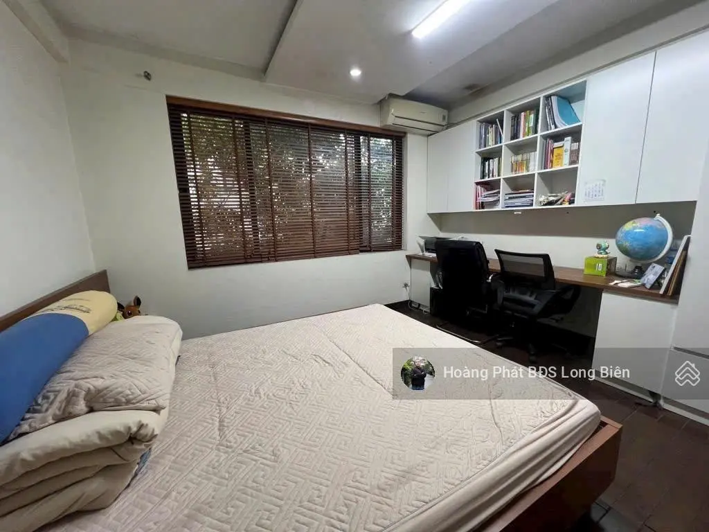 Bán nhà dân xây Tư Đình, Long Biên. Thiết kế 1 0 2. 32m2 x 5T. Giá hơn 5 tỷ. Lh 0965858116