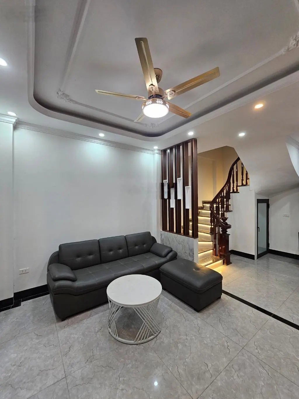 Bán nhà thượng thanh,32m_mt4m,3ngu,phun nội thất,ô tô đỗ cổng,5xty