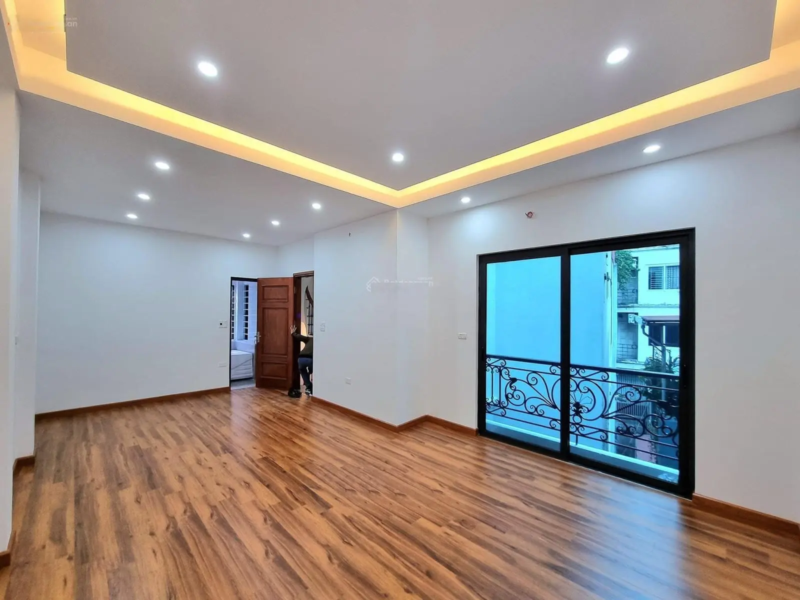 Chính chủ bán nhà xây mới 57 m2 x 6 tầng - 6 ngủ sổ đỏ phố Khâm Thiên nhỉnh 9 tỷ - ngõ ngắn - rộng