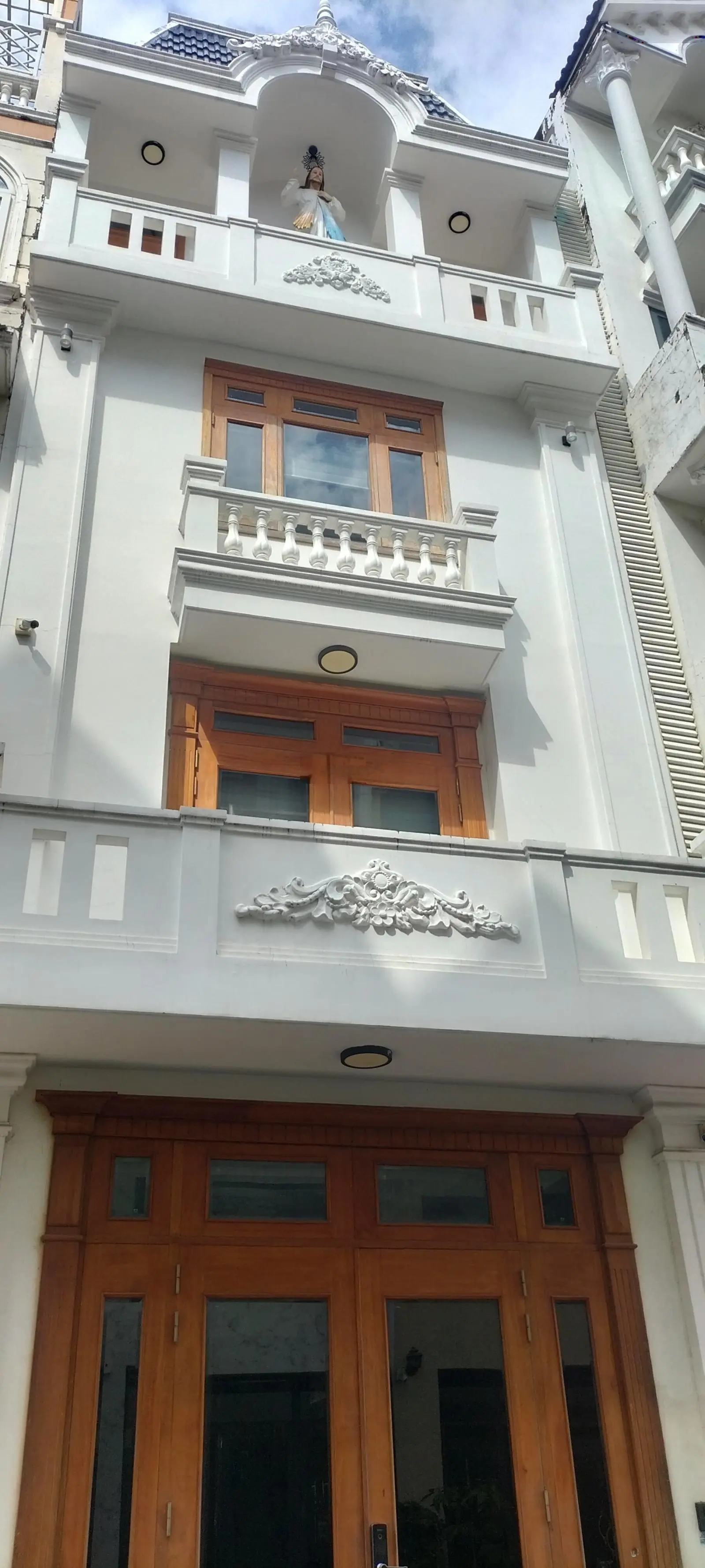 Nhà mặt tiền đường số 2, Phú Mỹ, Q7: 4 tầng, ST, 5,2*12m, 9,3 tỷ, thương lượng, SHR