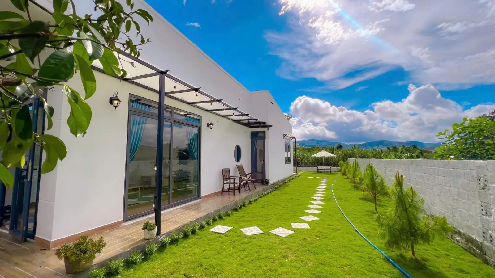 Căn mini Villas Lộc Châu Bảo Lộc nằm cách QL20 chỉ 100 bước chân chỉ xách vali vào ở