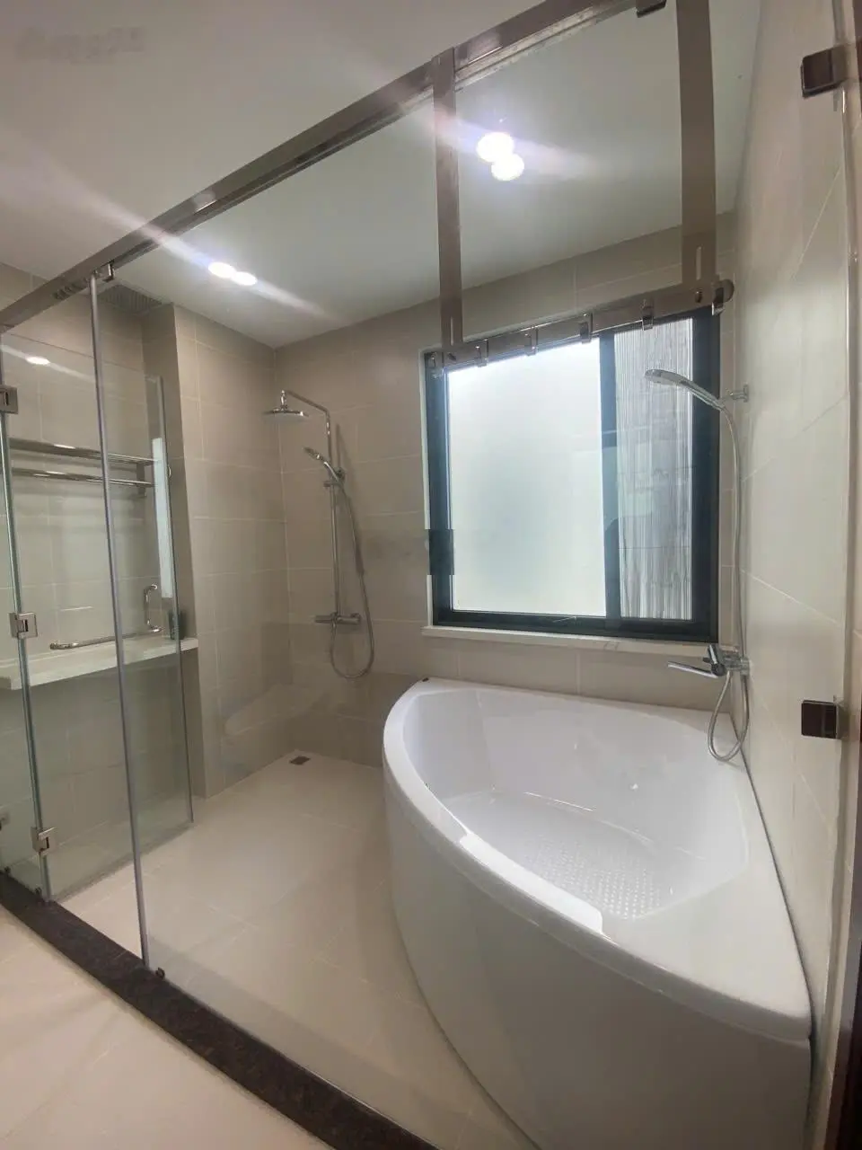 Siêu đẹp - duy nhất - bán biệt thự Ba Son Quận 1 - mới 100% hầm 4 tầng có thang máy