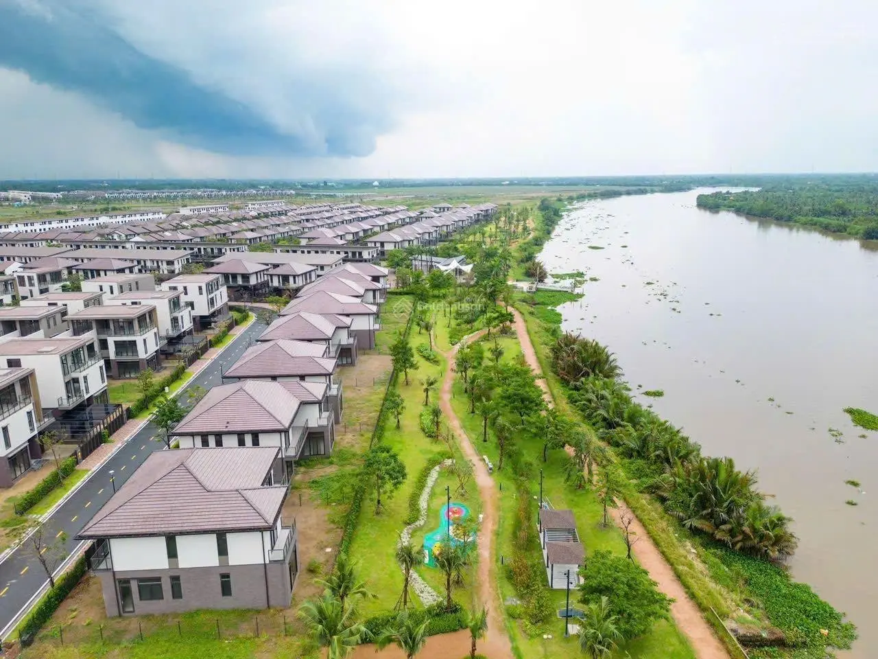 Bán nhà phố vườn, biệt thự, villa sông KĐT Waterpoint. Chỉ từ 3 tỷ có nhà ngay