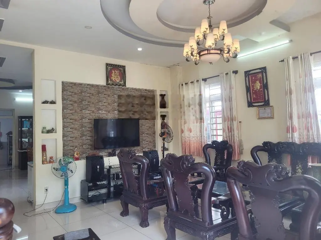 Biệt thự 2 tầng 240m2 mặt tiền đường hiếm có Hiệp Phú, Q.9 (TP. Thủ Đức) nhỉnh 19 tỷ