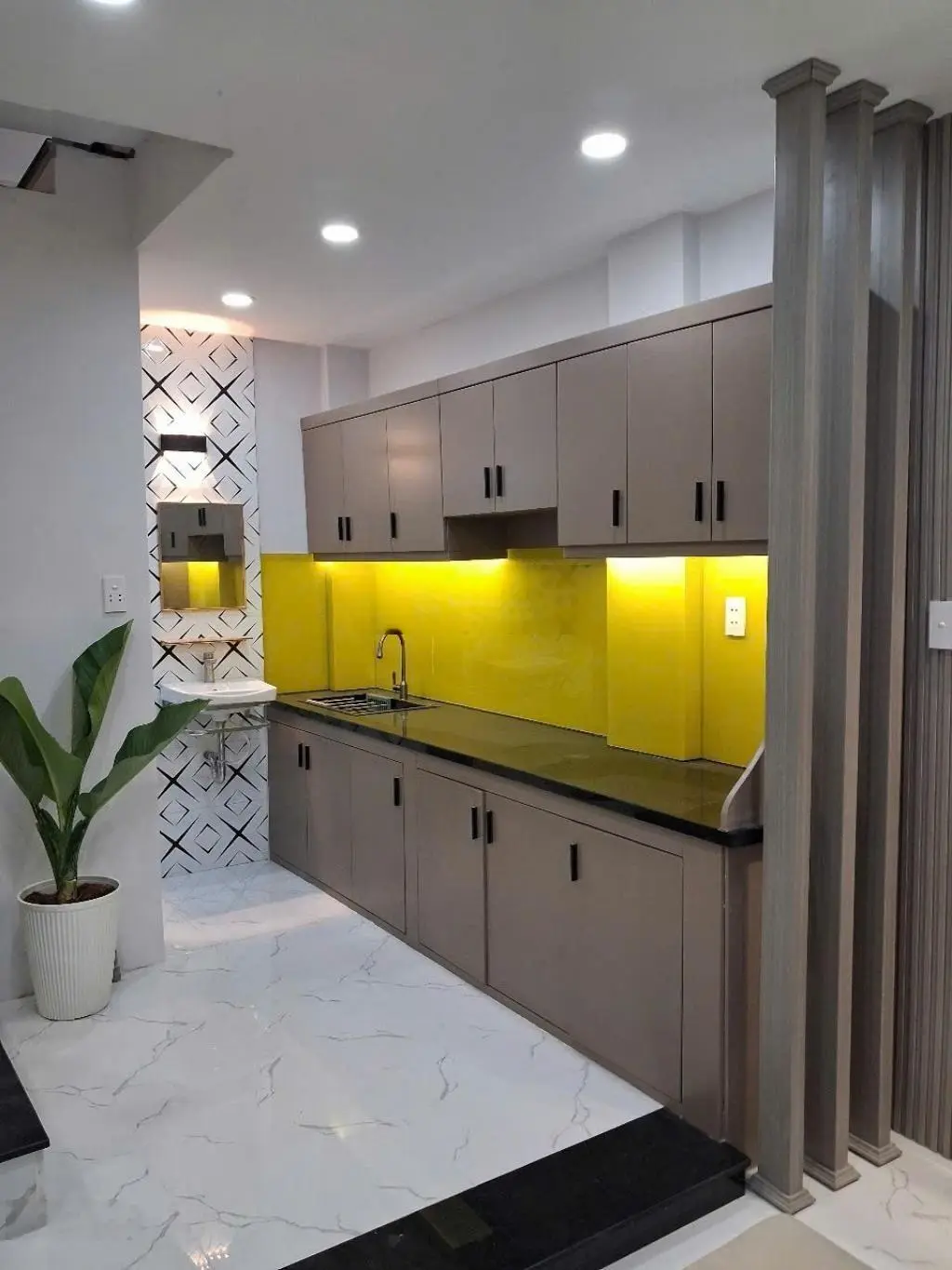 Nhà đẹp - giáp tên lửa - hẻm xe hơi - 4 tầng - khu sầm uất - 4.x tỷ, ,,,,,,,,,,,,,,,,,,