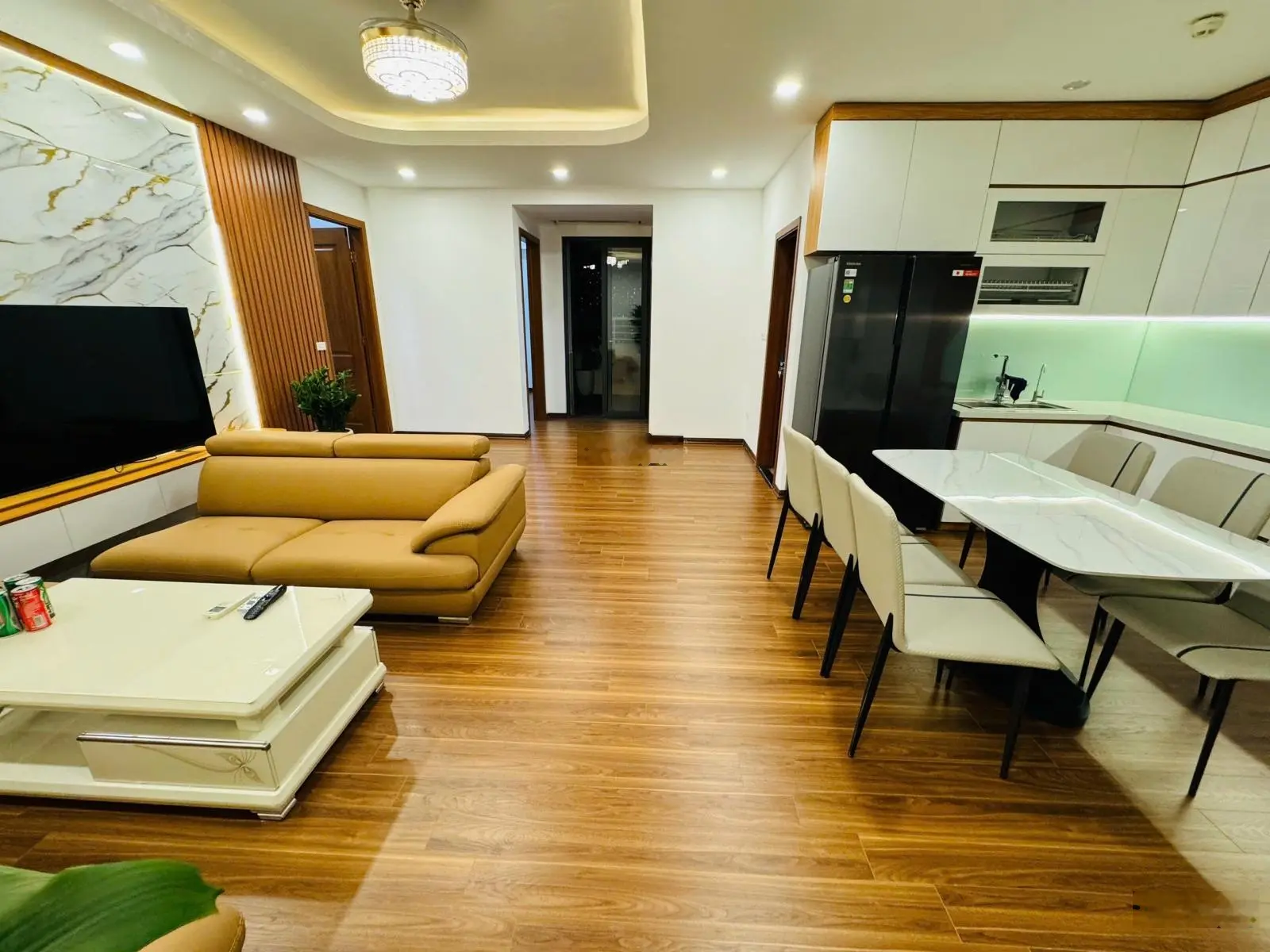 Chính chủ cần bán gấp căn hộ C14 Bắc Hà, diện tích 108,5m, cửa TN ban công ĐN, Full nội thất xịn xò