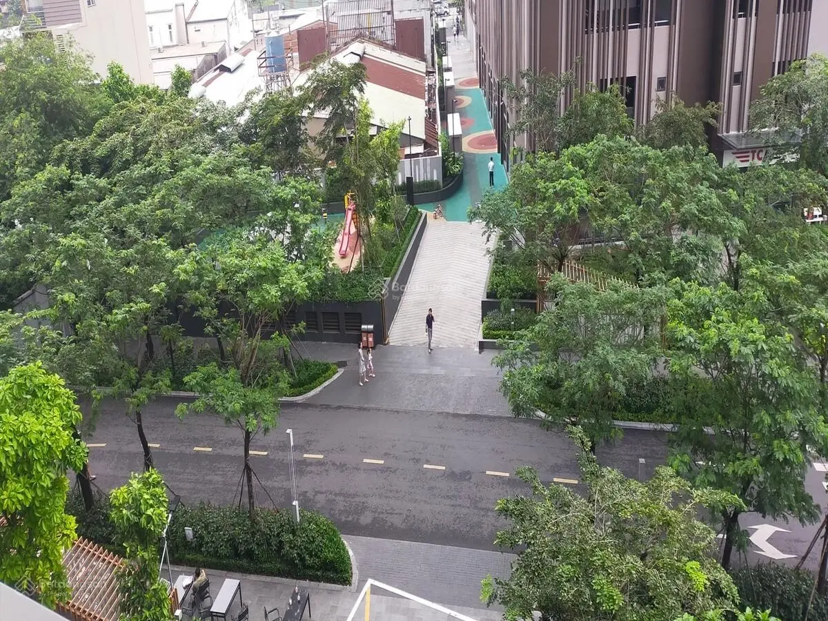 Bán căn hộ 2PN 85m2, căn góc siêu thoáng có 2 ban công, sổ hồng sẵn, nhà có rèm. Giá bán 3.063 tỷ