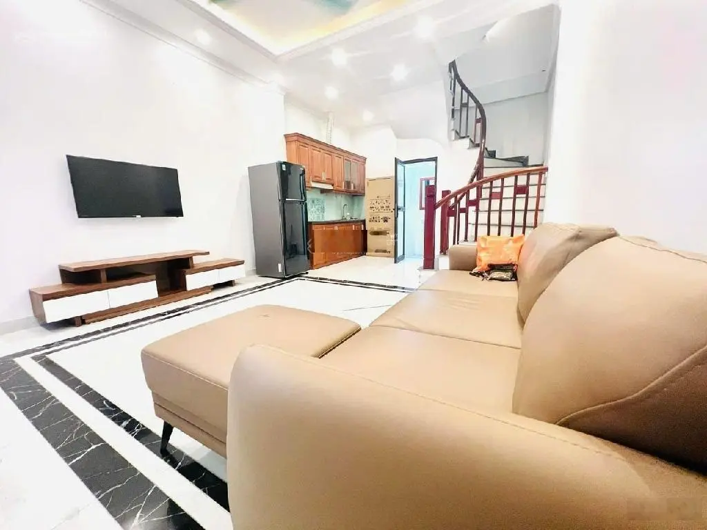 Bán nhà phố tư đình long biên nhà hiếm oto đỗ cửa giá 5. tỷ