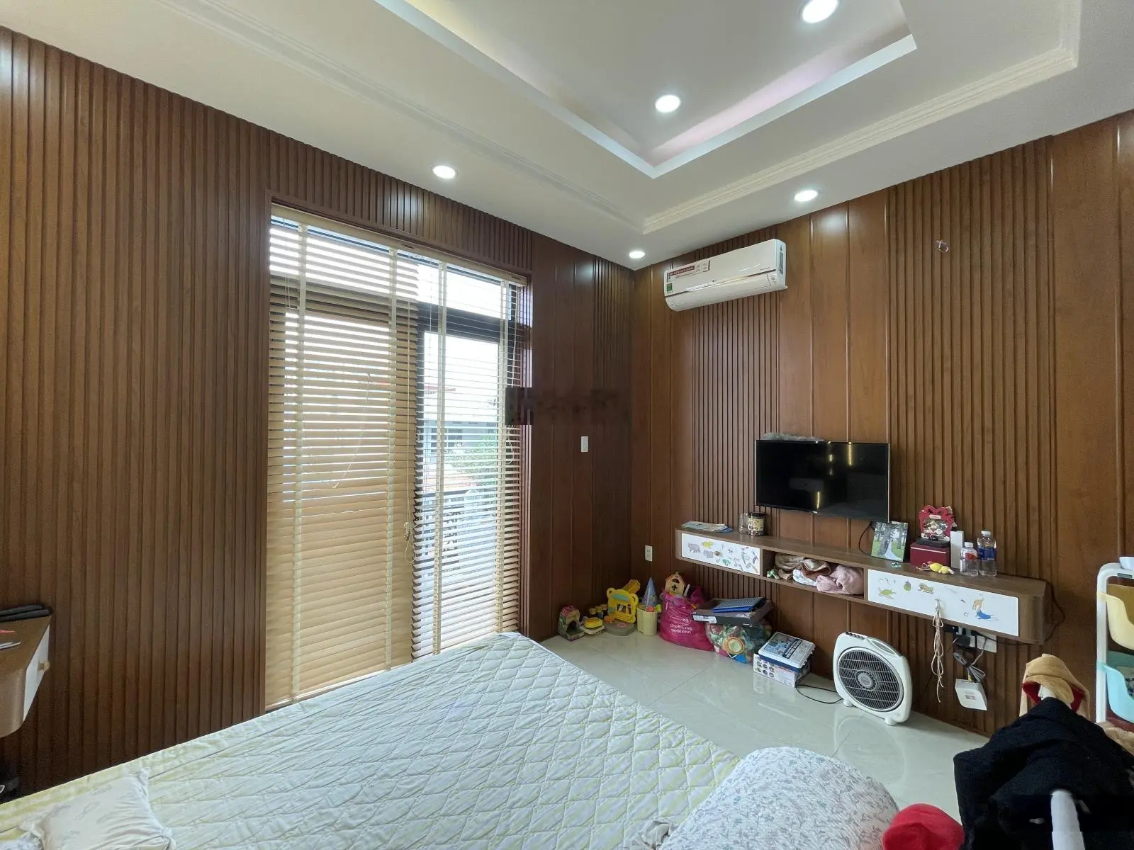 Bán Nhà Mặt Tiền Kinh Doanh Ngay Giga Mall - Đường thông 8m có vỉa hè, nội thất cao cấp có sân vườn