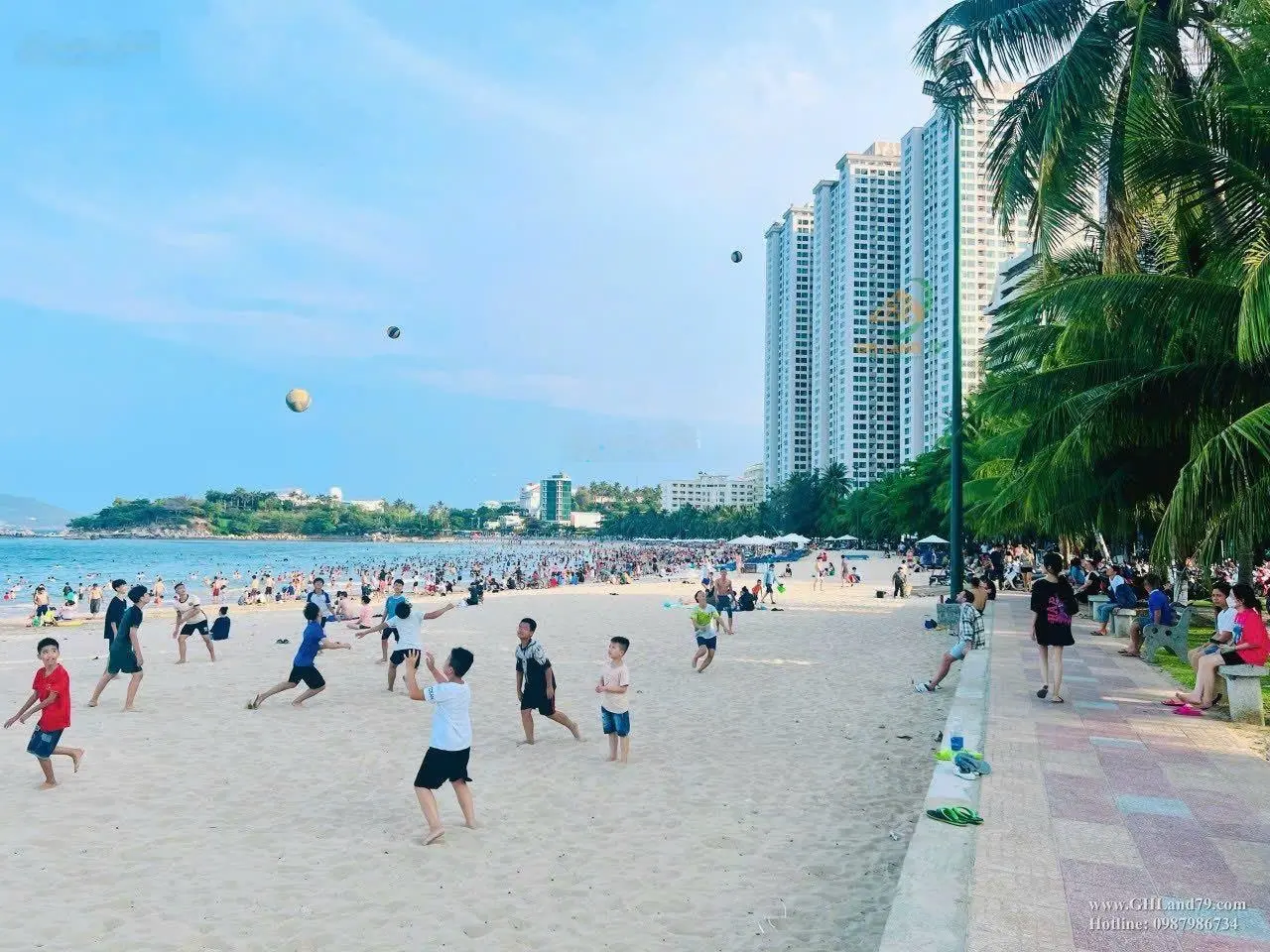 Bán khách sạn 4* Khu Phố Tây, Nha Trang. Ks cao 20 tầng, 80 P KD - Giá bán: 125 tỷ