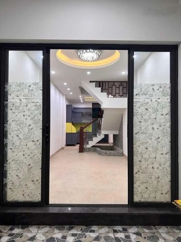 nhà xây mới 60m2 gần big C Long Biên - ngõ nông rộng -full nội thất - đường gần ô tô tránh - 4.6 tỷ