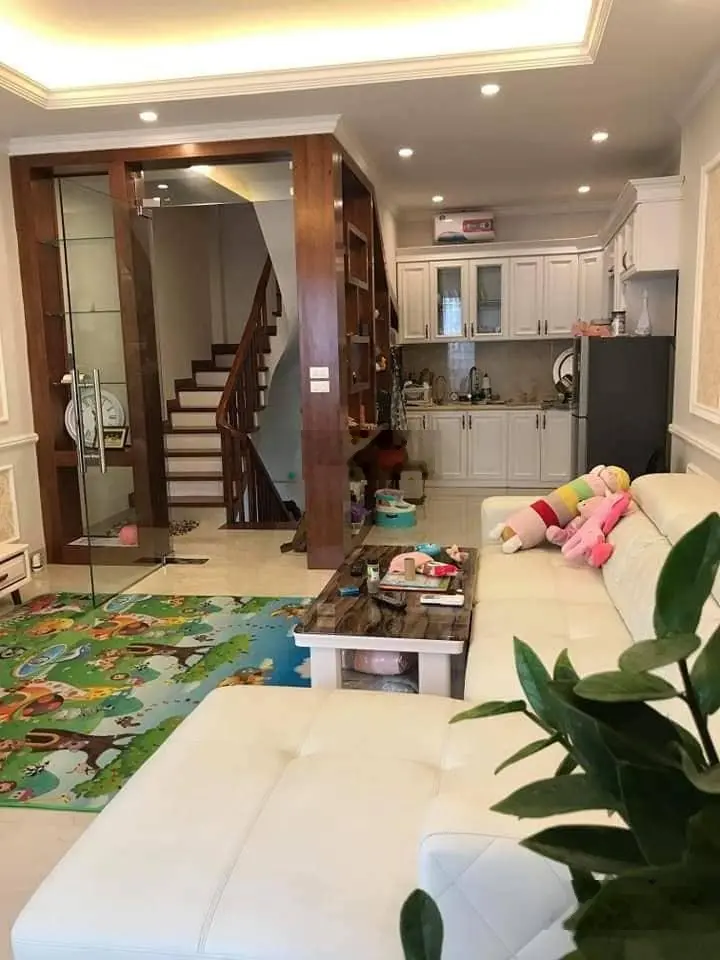 Nhà mặt phố Đại Yên, Đội Cấn KD Cực tốt đường oto tránh có vỉa hè 42m2 x5T giá 14,5 tỷ Đội Cấn