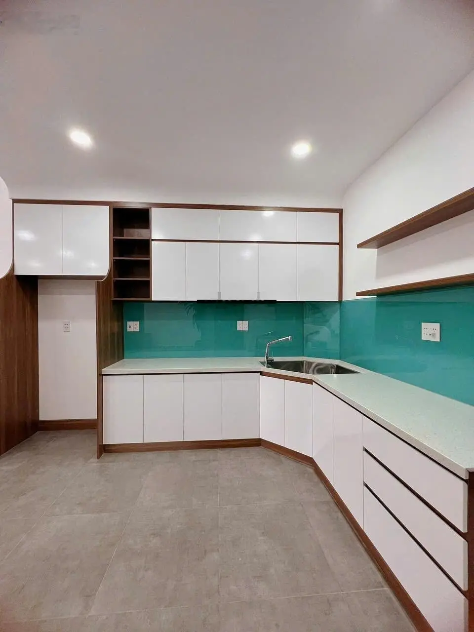 Nhà đẹp ngay mặt tiền đường DX 84 Định Hòa, Thủ Dầu Một, gần bệnh viện 1500G, thiết kế hiện đại