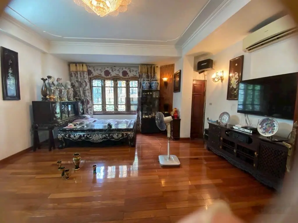 Cần bán nhà ngõ 61 lạc trung, phân lô, ô tô tránh, vỉ hè rộng, ở và kinh doanh tốt