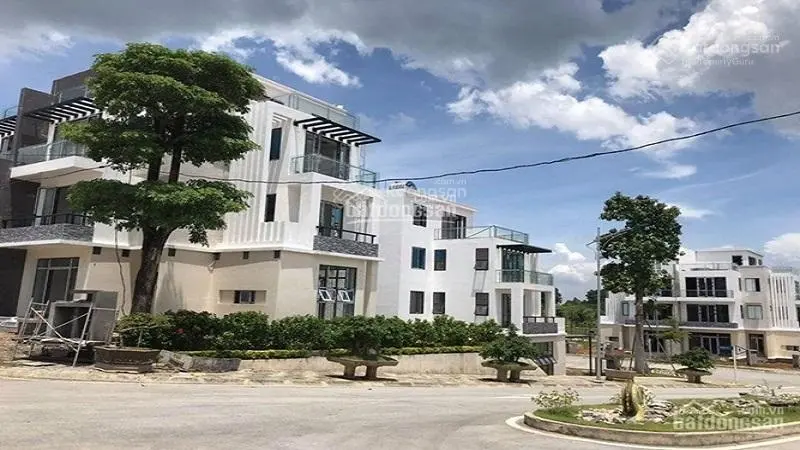 Bán biệt thự sẵn sổ đỏ tại KĐT Phú Cát City, 180m2, giá ưu đãi 60 triệu / m2 LH: 0528727999