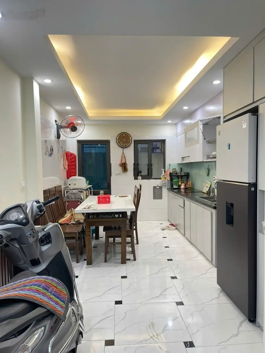 Văn Chương, Đống đa, ngõ thông Kd, vị trí gần hồ, nhà đẹp ở ngay, 32m2x5T , lô gốc