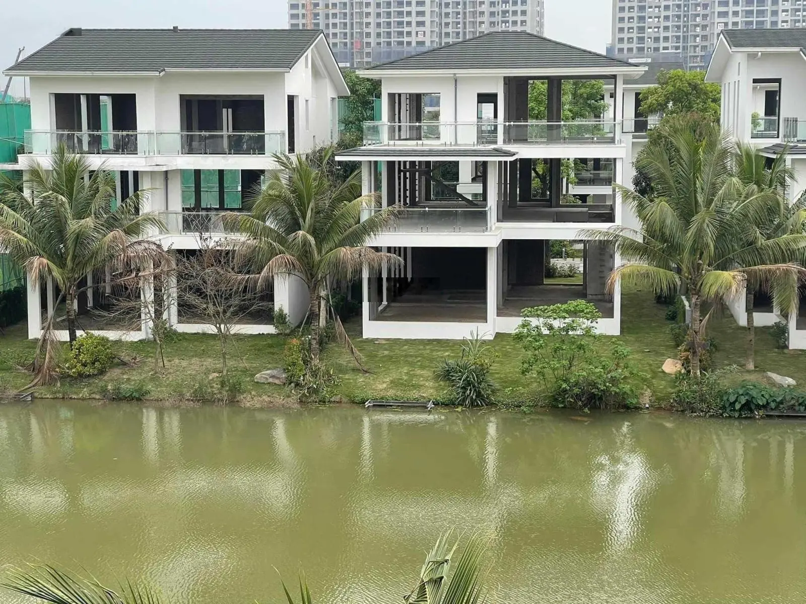 Chủ nhà nhờ em bán căn biệt thự đảo Ecopark gần 500m2. Anh chị quan tâm liên hệ Hải: 0704725555