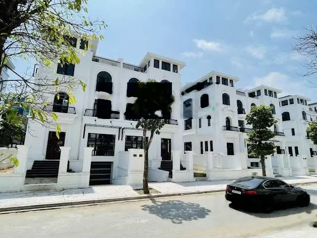 Chính chủ bán nhà Louis 6 hướng Đông nhìn sang biệt thự - DT 93.8m2, giá 25 tỷ - (Miễn trung gian)