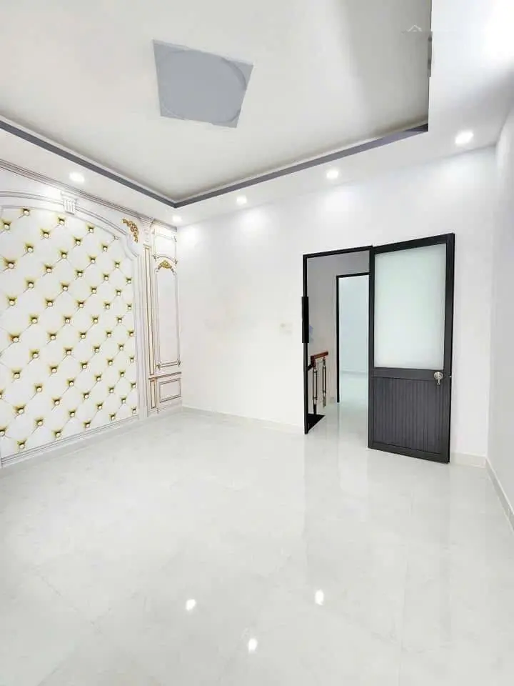 Nhà đường 9m kinh doanh, nhà mới 100 %