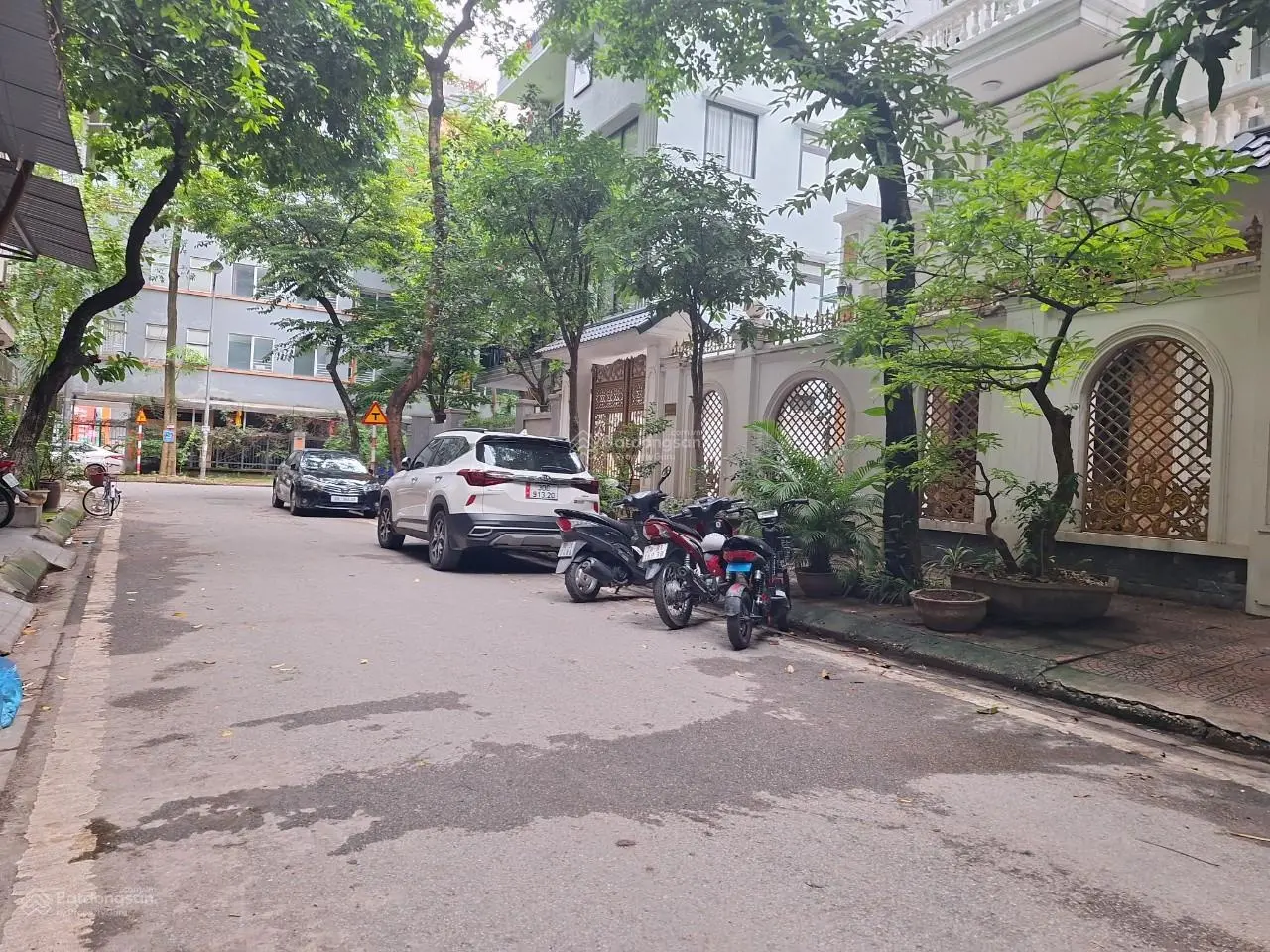 Các căn biệt thự Linh Đàm bán dt 231m2, 250m2, lô góc 290m2, giá từ 160tr/m2, 4 tầng, thang máy, sđ