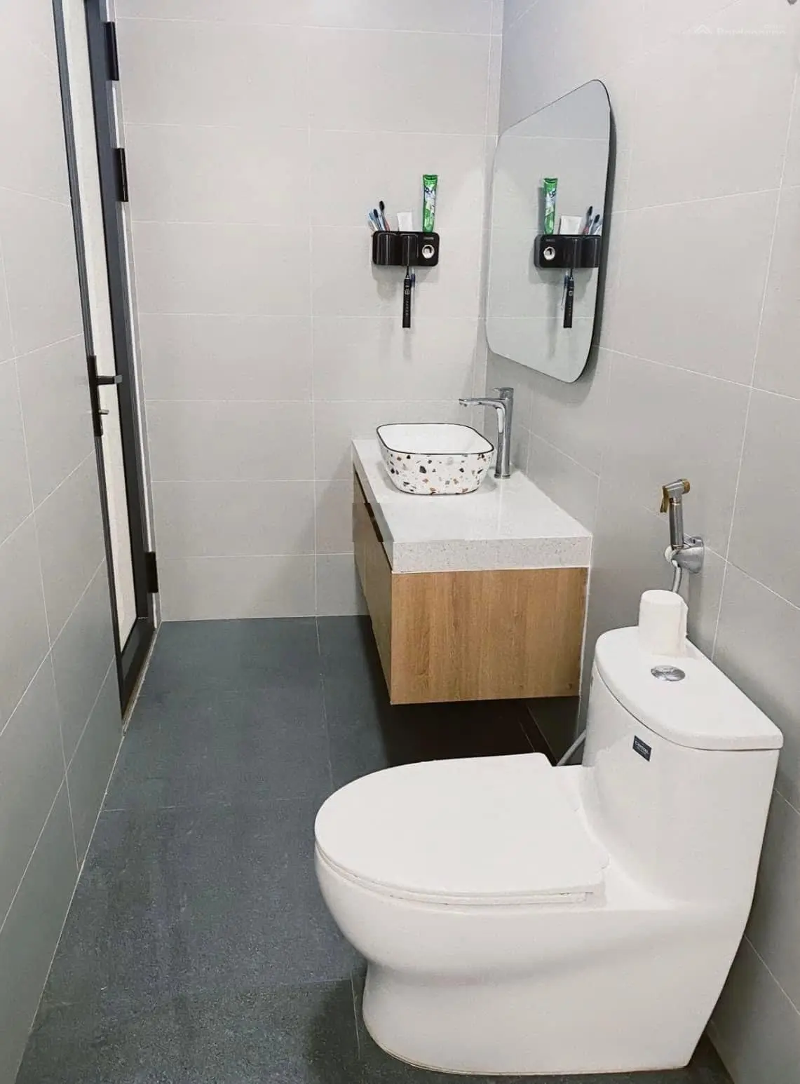 Kẹt tiền bán gấp nhà gần Đ. Tập Đoàn 8 Bình Chánh 80m2 giá chỉ 1,2tỷ 1T 1L 2PN 2WC, SHR