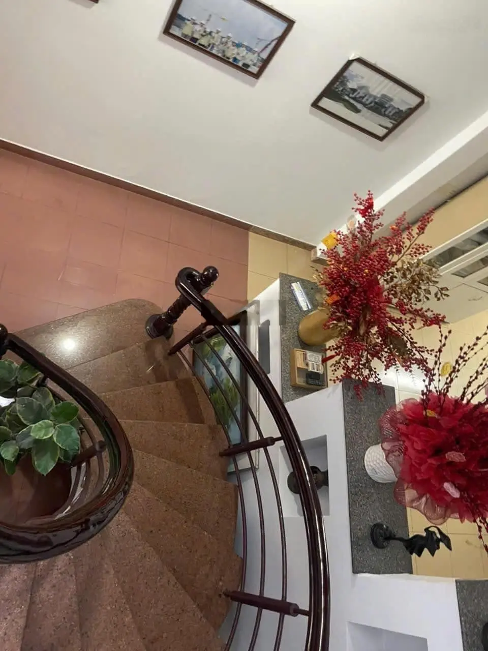Chính chủ bán nhà Lý Chính Thắng, Quận 3. Giá 4Tỷ650triệu/64m2. 1 trệt 2 lầu - 3PN, 4WC. Sổ cầm tay