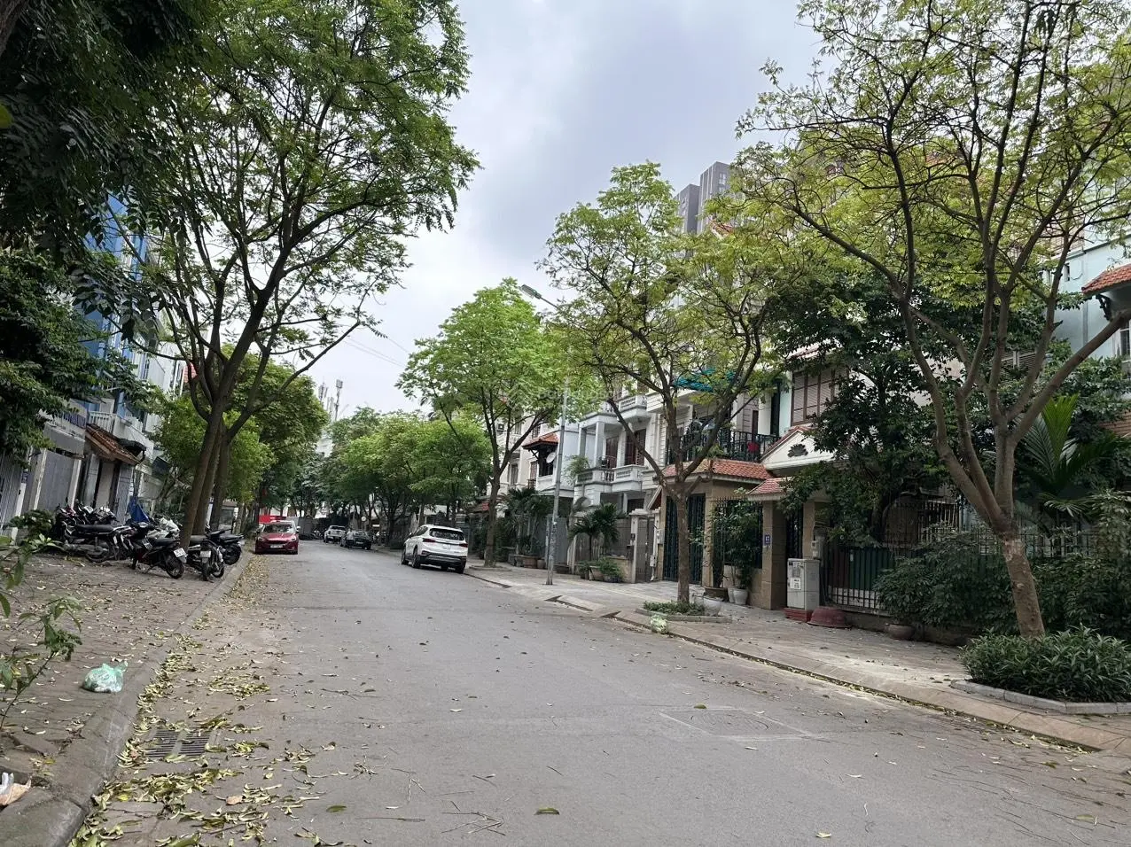 Bán biệt thự Trần Kim Xuyến-Yên Hòa-160m2-4 tầng-mặt tiền 10m-vỉa hè-ô ô tránh-khu vip đẹp-74.5 tỷ