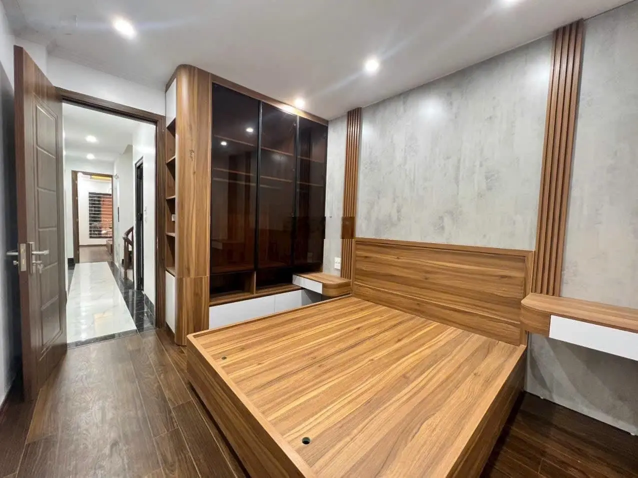Đống đa 6 tầng thang máy phố Nguyên Hồng 70m ra phố - DT 48m - 6 tầng - MT 3.3 - giá: 9.9 tỷ