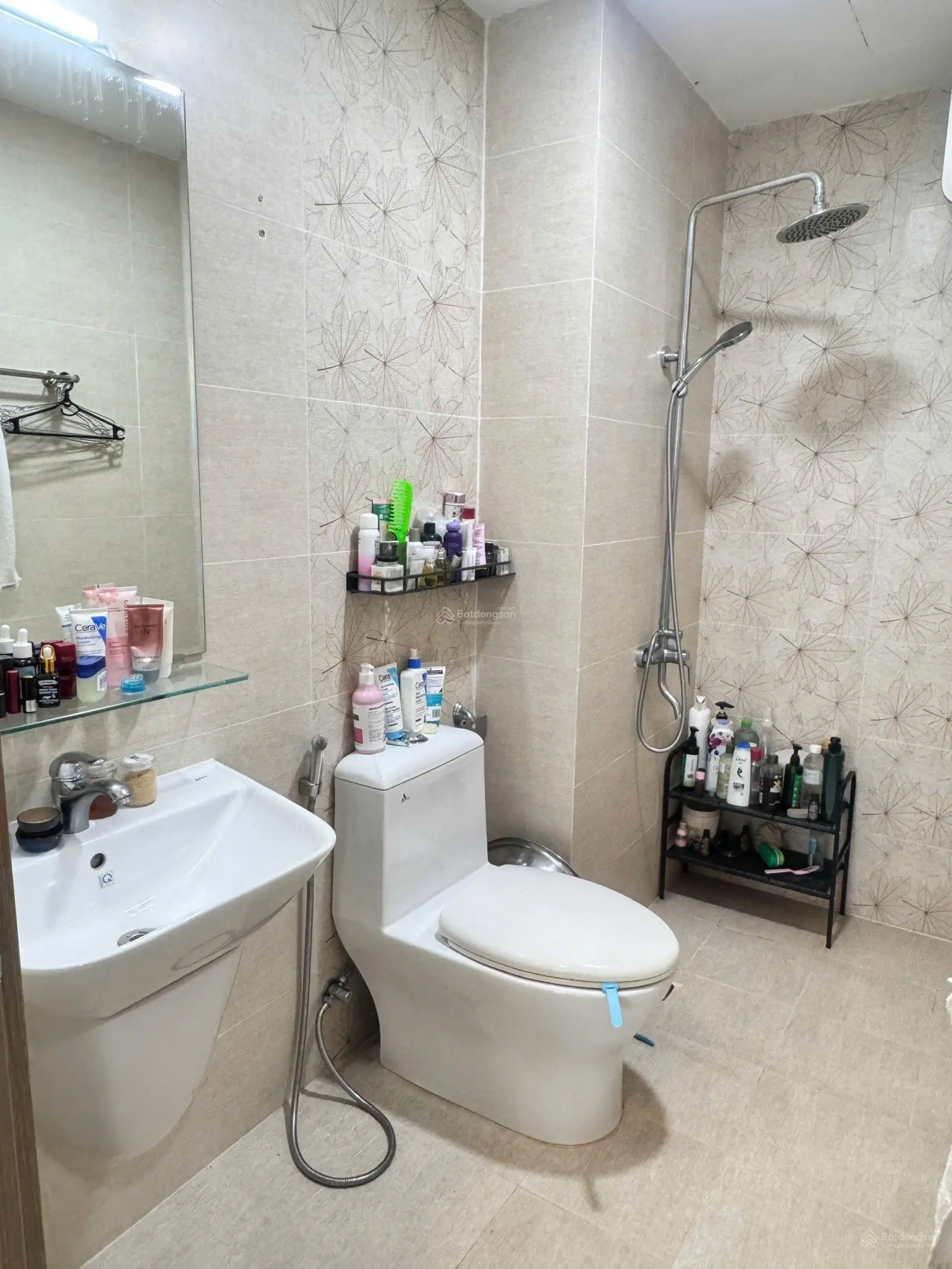 Kẹt tiền bán nhanh căn hộ Rivera Park, 62m2, 2PN, full nội thất, giá mềm chính chủ. LH: 0769 692 ***