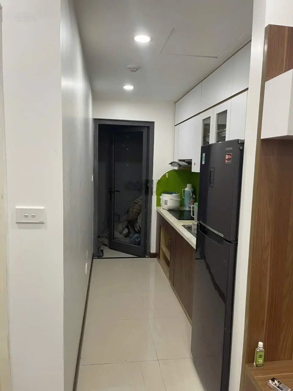 Cần bán gấp căn hộ 2 phòng ngủ tầng trung, ban công Đông Nam thoáng mát. Giá rẻ nhất thị trường.