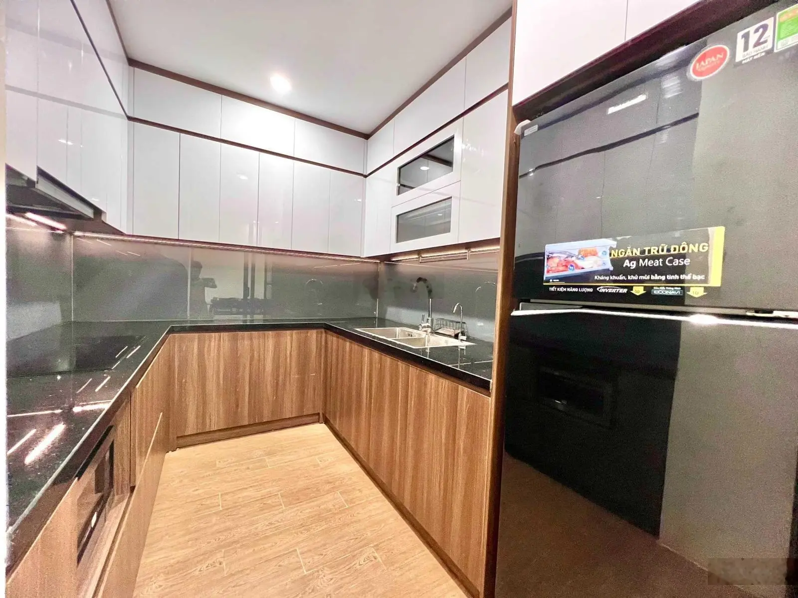 Bán căn hộ 65m2 chung cư mặt đường Hoàng Minh Giám Giá thỏa thuận