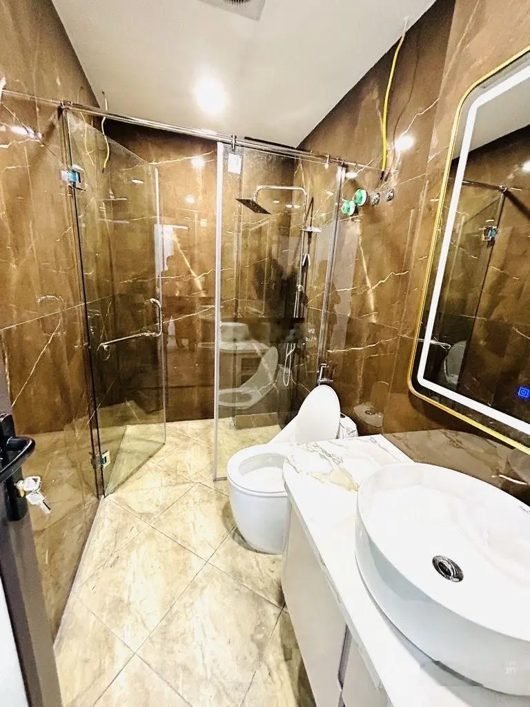Bán nhà Thịnh Liệt, Hoàng Mai, ô tô vào nhà, sẵn thang máy, 44m2, giá tốt 12.8 tỷ