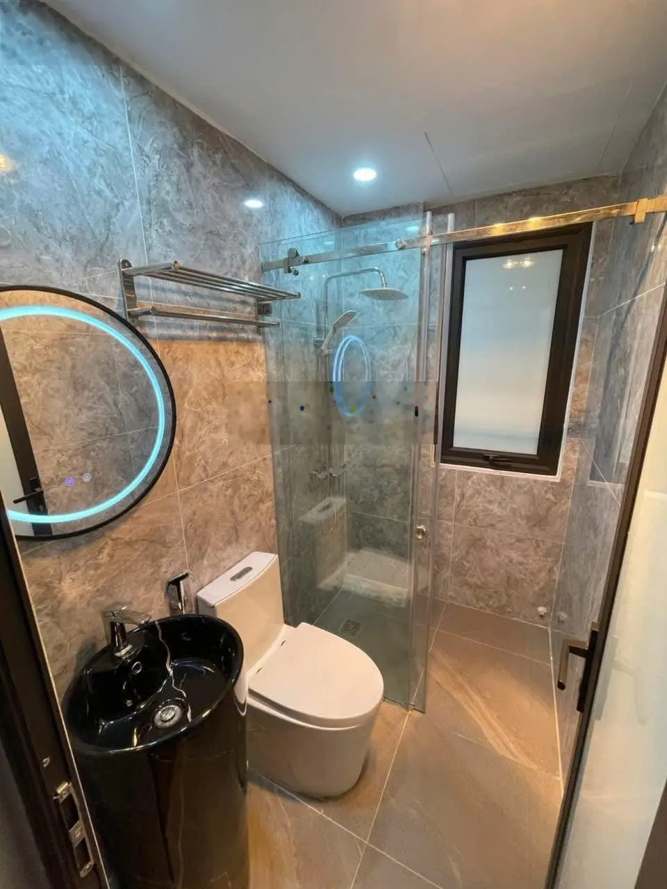 Siêu phẩm - Ngọc Lâm - LB - gara 7 chỗ - lô góc - 7 tầng thang máy - xây mới kinh doanh ô tô thông
